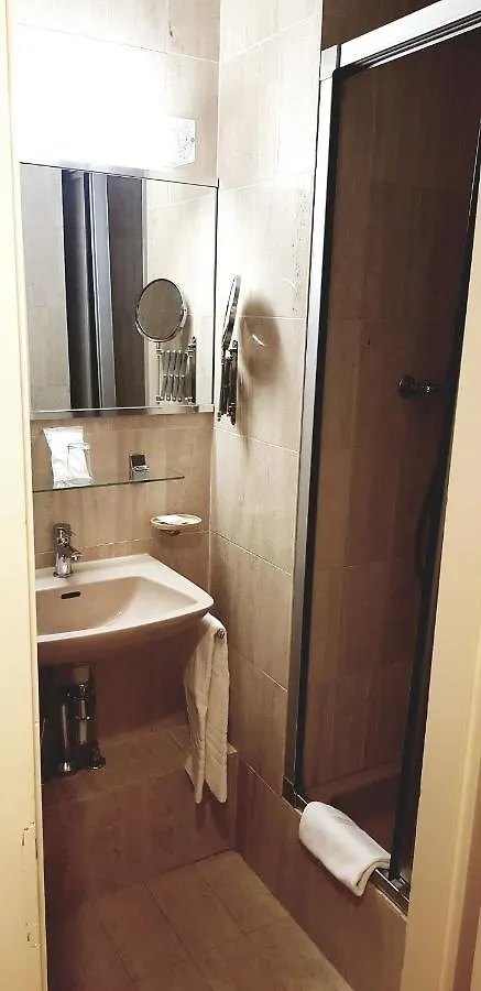 Hotel Century Ginebra 4*,  Suiza