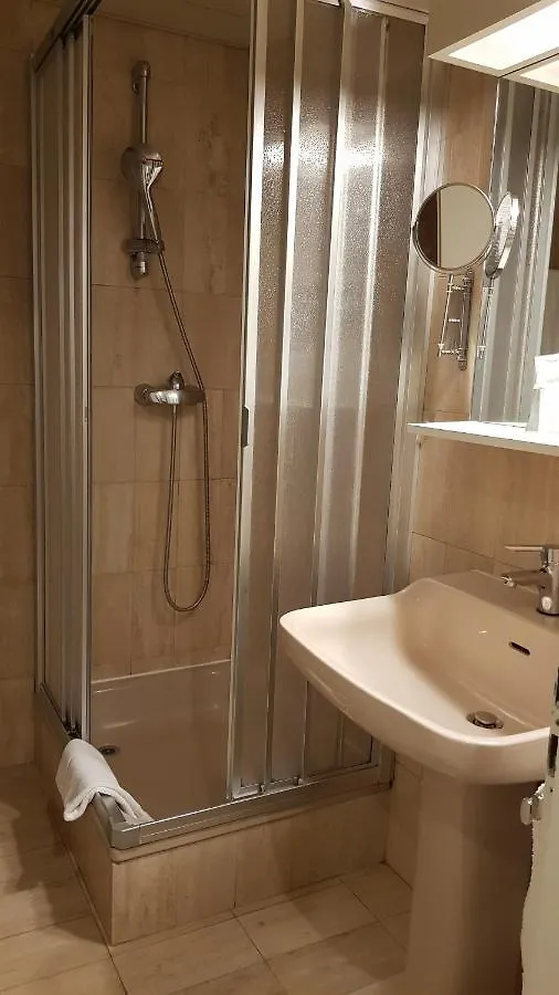 Hotel Century Geneva 4*,