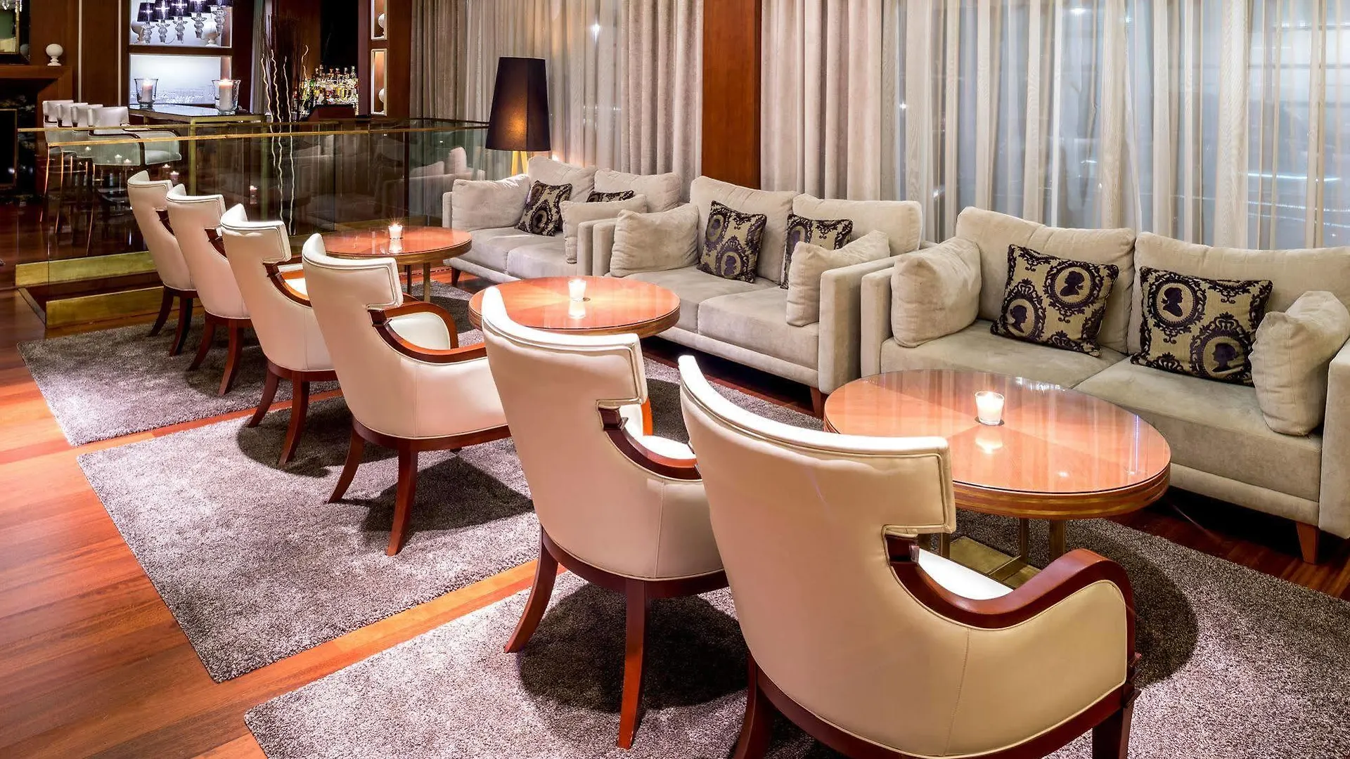 Hotel Century Ginebra 4*,